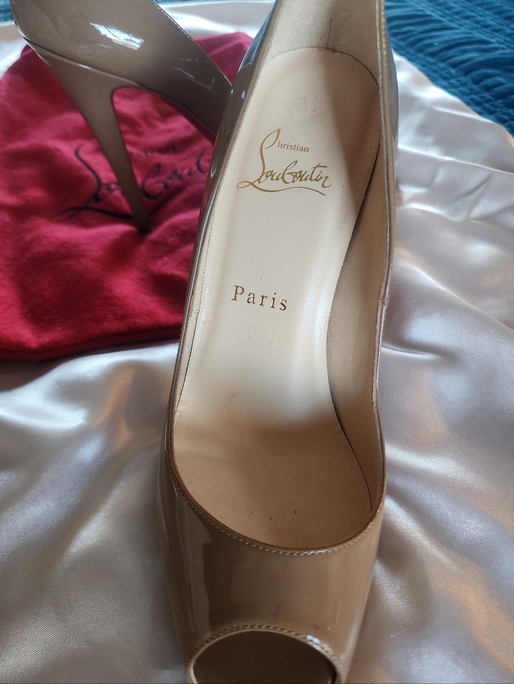 Christian Louboutin Nude Patent Leather Peep-Toe Pumps with Red Soles - Picture 2 of 9